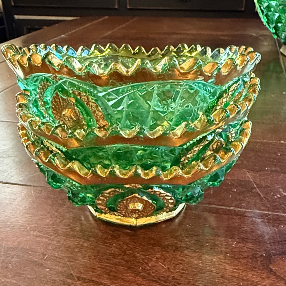Green Glass Bowl Set with Gold Trim - Picture 4 of 5